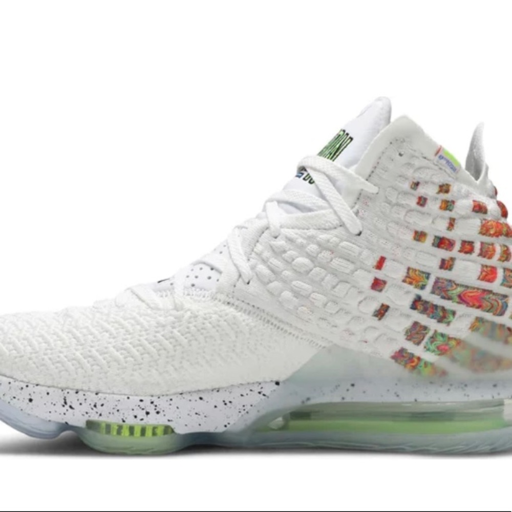 Nike LeBron 17
Air Command Force size 6.5 men